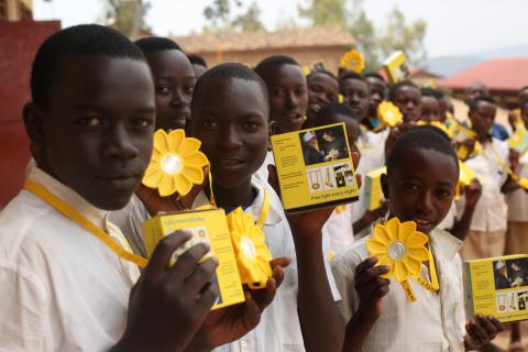 Luz y energía para los niños y niñas de Ruanda
