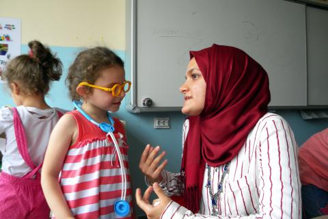 Ayudamos a los niños y niñas refugiados sirios a prepararse para la escuela en Turquía