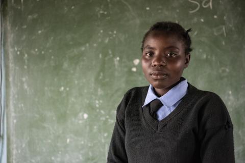 "Es difícil sobrevivir sin comida: falto a la escuela para trabajar y cuidar de mis hermanos"