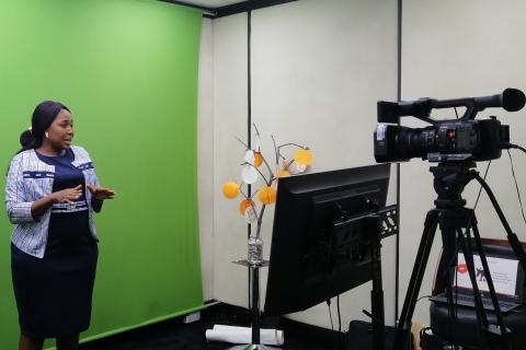 Docentes que recurren a la TV para seguir las clases en el confinamiento