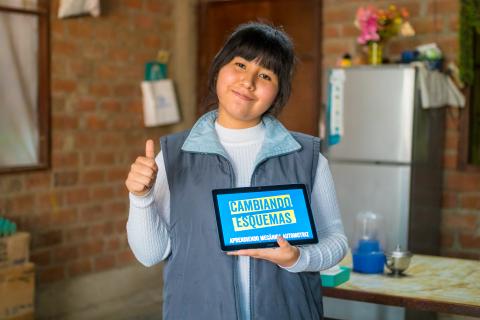 Reduciendo la brecha digital de los y las estudiantes de zonas remotas en Perú