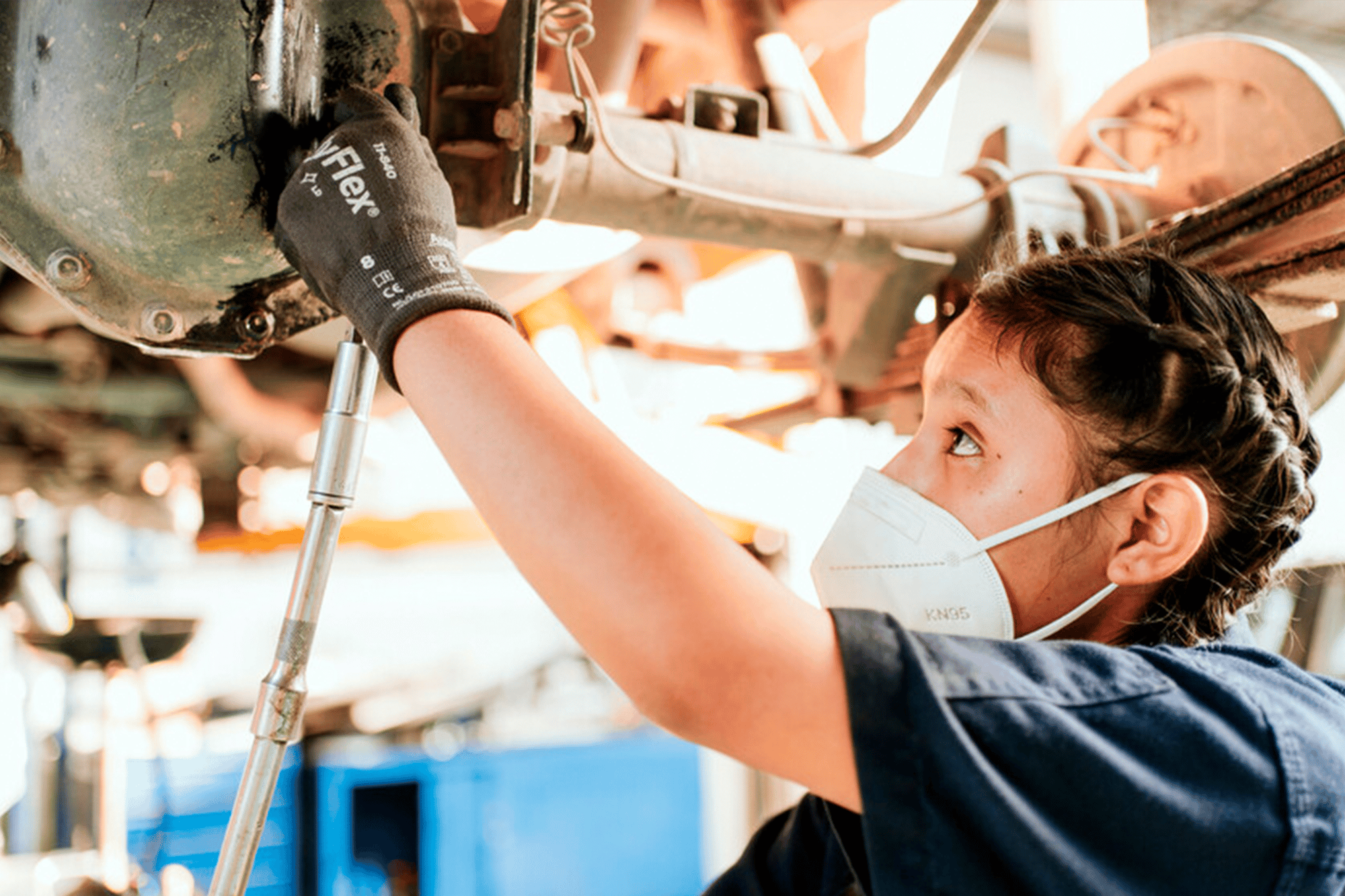Edith, una joven que está cambiando los esquemas en la mecánica automotriz