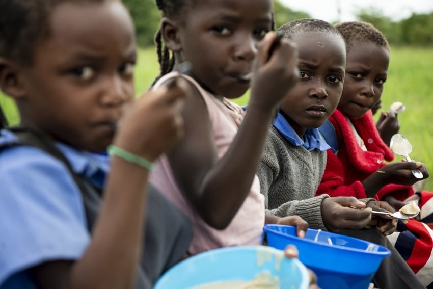 |hambre mujer cocinando Africa|||