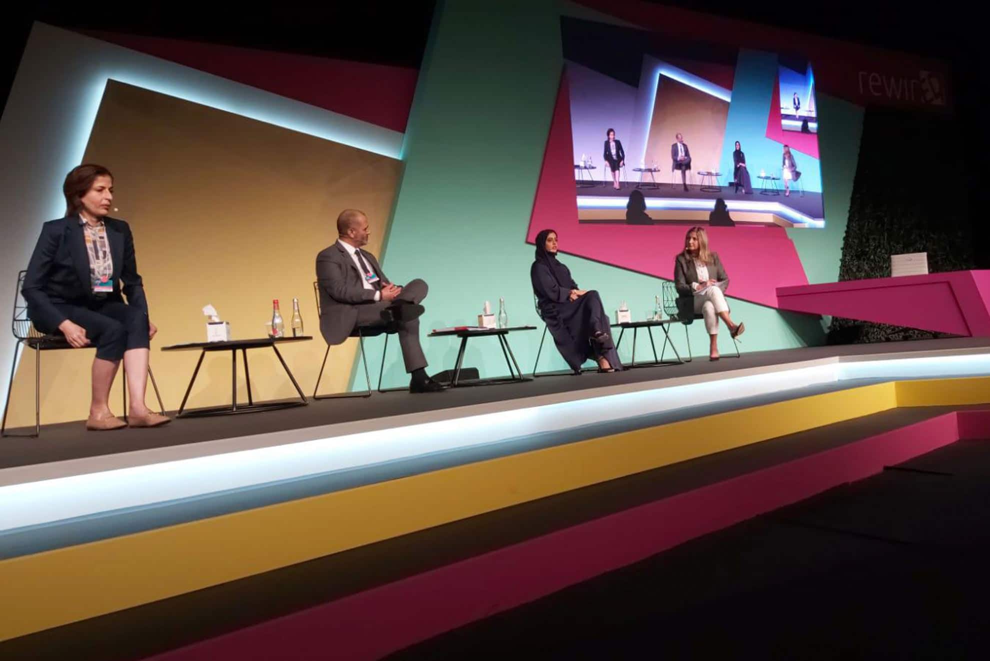 Defendiendo la educación de las niñas y jóvenes en el sector de las energías renovables