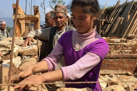 Binita, la primera albañil de Dolakha