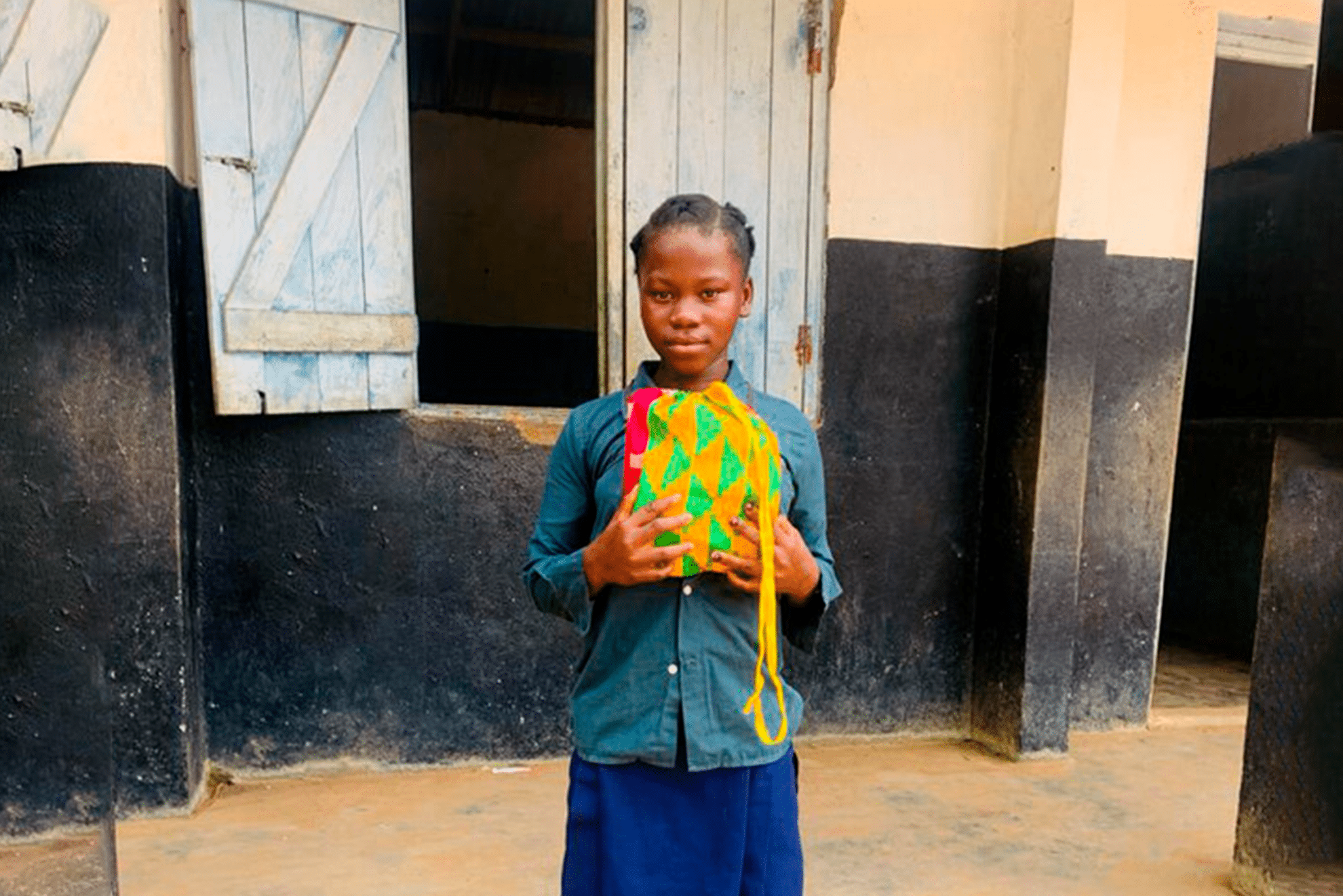 Las compresas reutilizables ayudan a las niñas a continuar su educación en Sierra Leona 