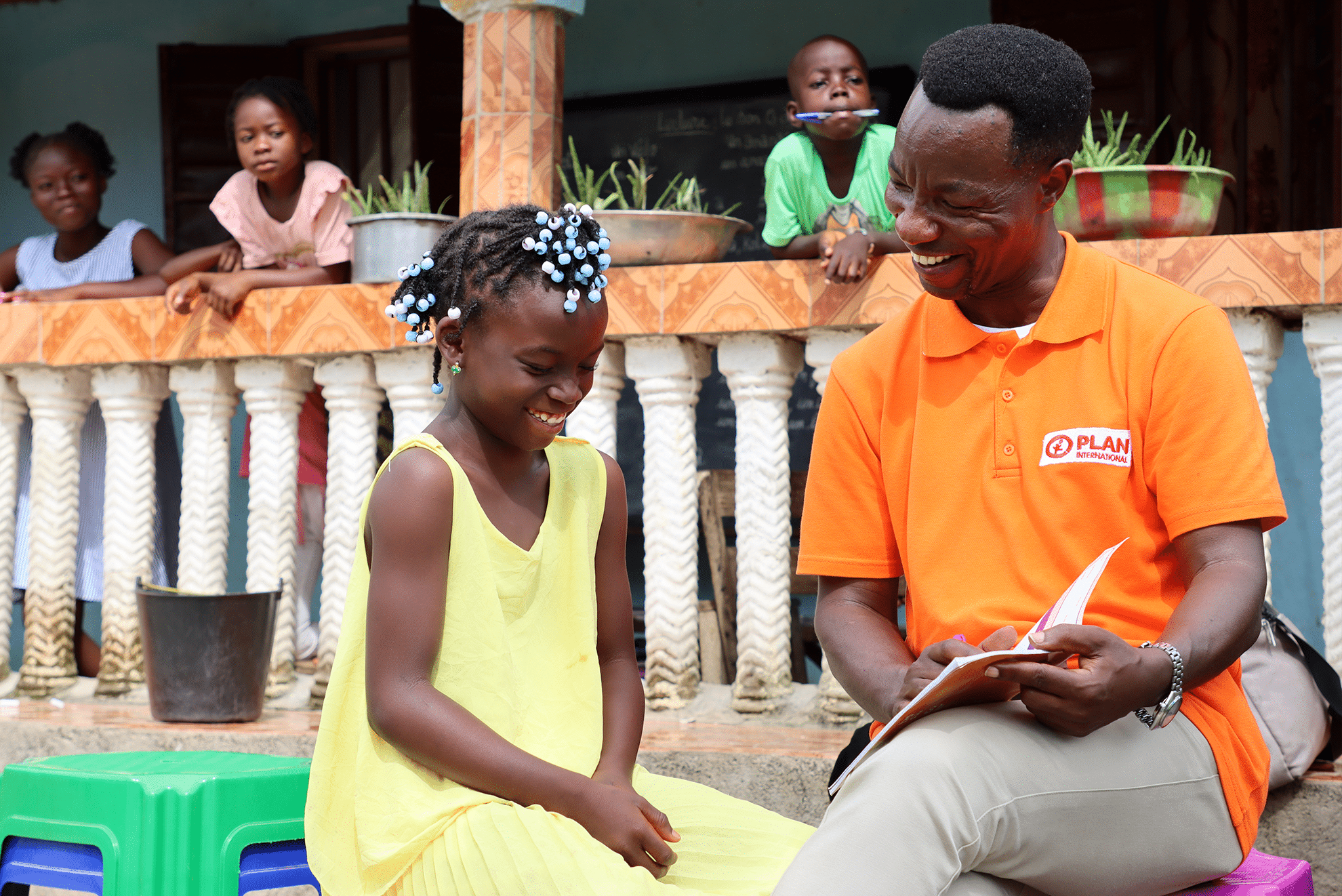 Ayudamos a las niñas en Guinea a desarrollar su máximo potencial y cumplir sus sueños