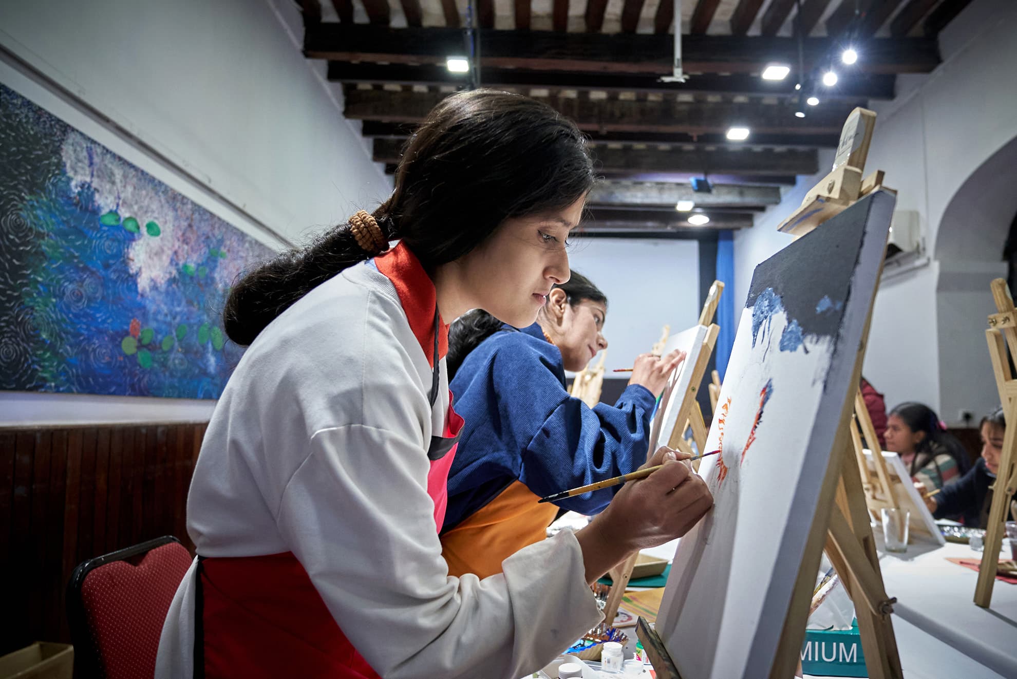 Babita utiliza el arte para luchar contra el cambio climático en Nepal