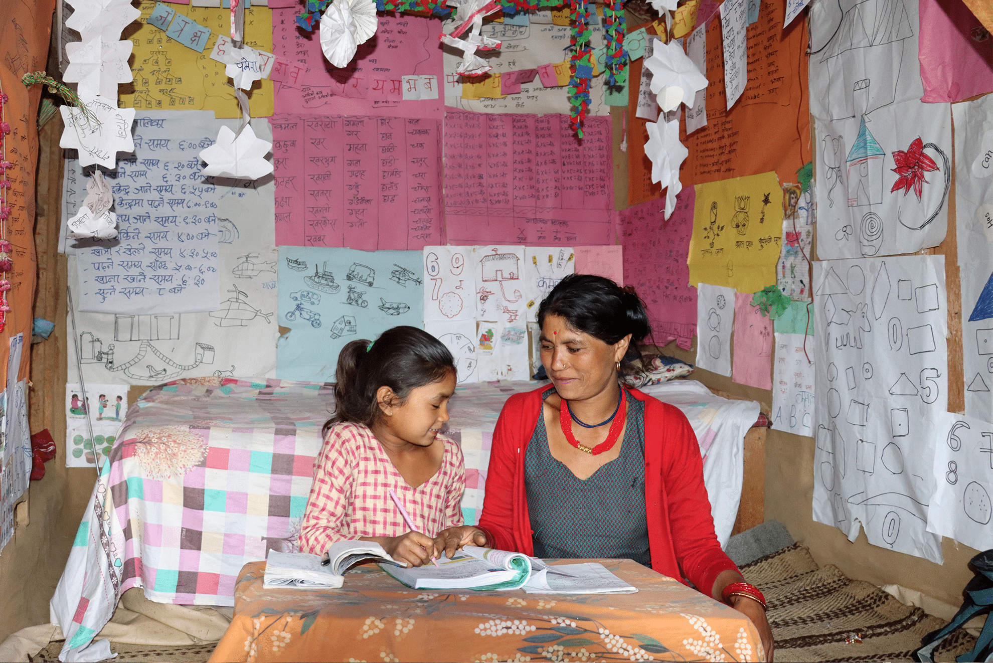 Manteniendo a los niños y niñas nepalíes en la escuela y alejándolos del matrimonio infantil