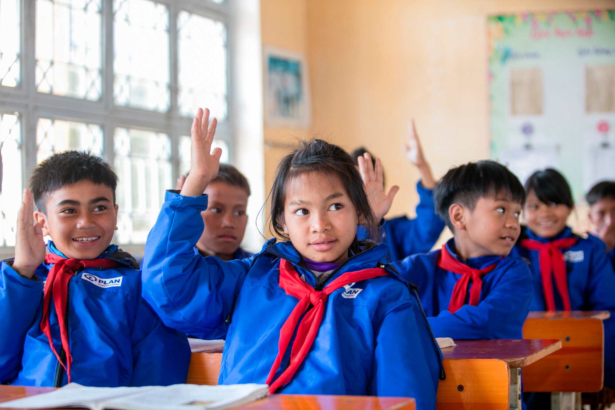 Las niñas quieren volver a clase: reescribe su futuro
